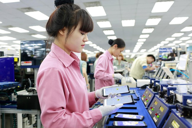 Báo Hàn Quốc: Dấu hiệu tăng trưởng chững lại, Samsung điều chỉnh mục tiêu xuất xưởng - Ảnh 1.