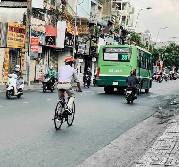 Đạp xe đi làm bùng nổ thời xăng tăng và bão giá bị nhiều người cho là phi thực tế, vậy người trong cuộc nói gì? - Ảnh 3.