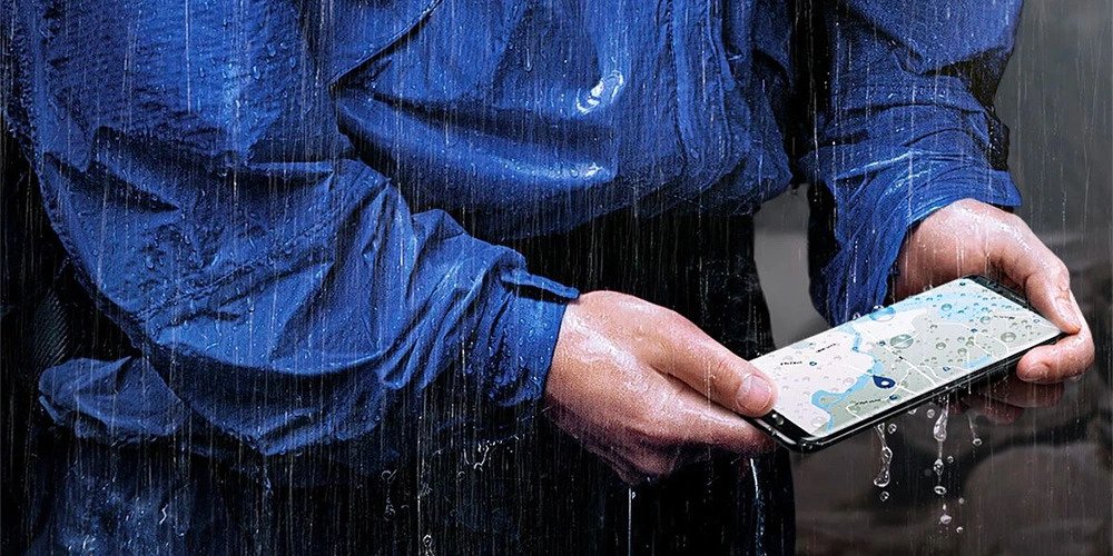 T&igrave;m smartphone tầm trung kh&aacute;ng nước để đi biển, đ&acirc;u l&agrave; lựa chọn d&agrave;nh cho bạn? - Ảnh 1.