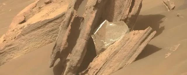 NASA chia sẻ hình ảnh cho thấy con người đang “xả rác” trên sao Hỏa - Ảnh 1.