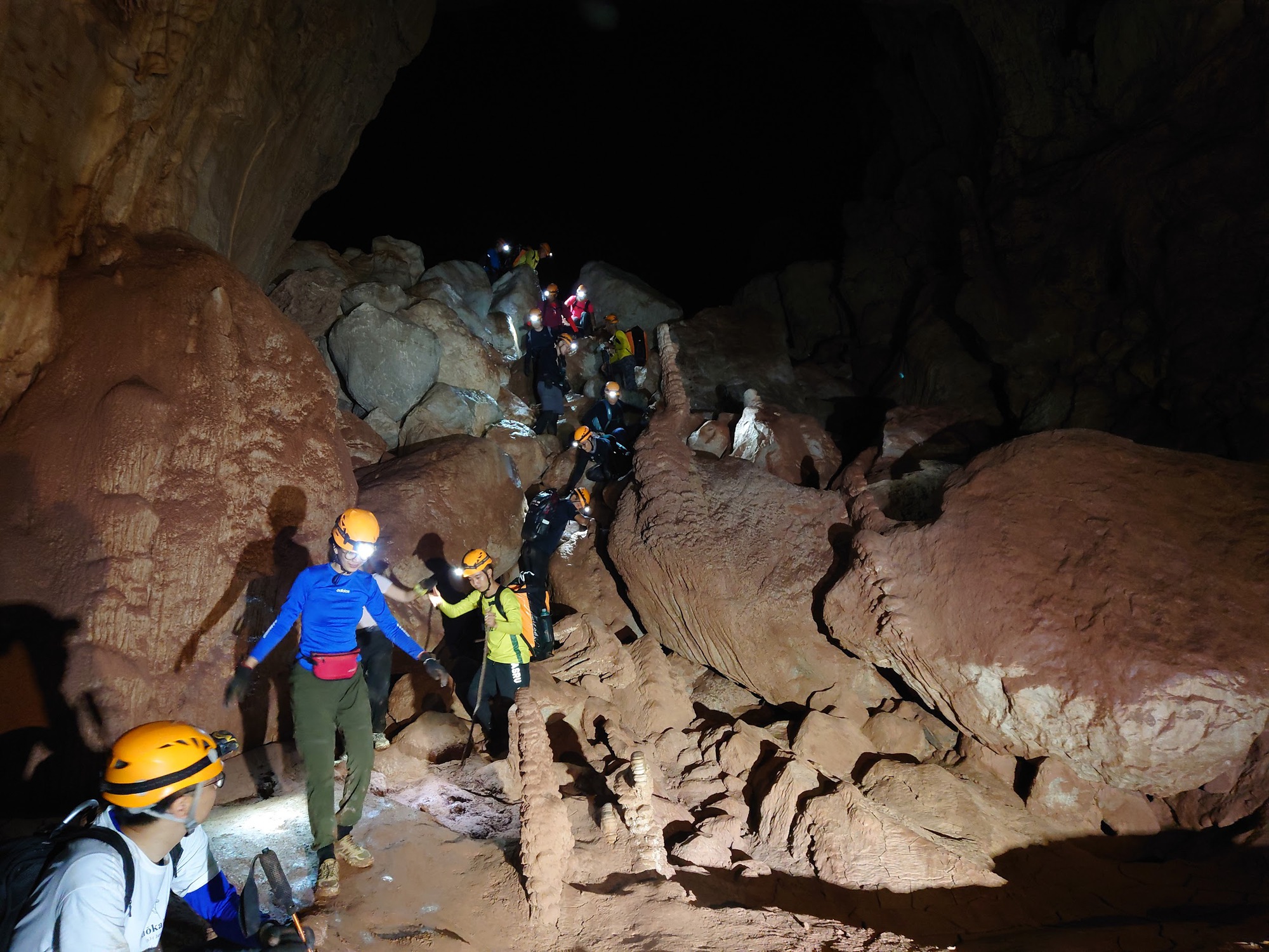 Trải nghiệm khó quên của những phượt thủ khi xem màn chiếu 100 inch trong hang động Pygmy Quảng Bình - Ảnh 7.