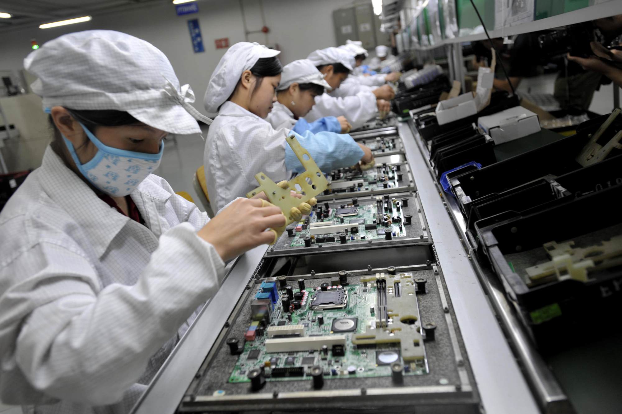 Apple đã chuyển 11 nhà máy trong chuỗi cung ứng của họ sang Việt Nam - Ảnh 1.