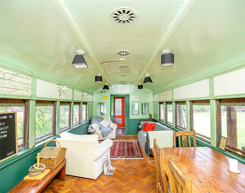 The couple recycle the abandoned 1950's train carriage, turning it into a 70-square-meter house, living with camels and nature: Amazing!  - Photo 5.