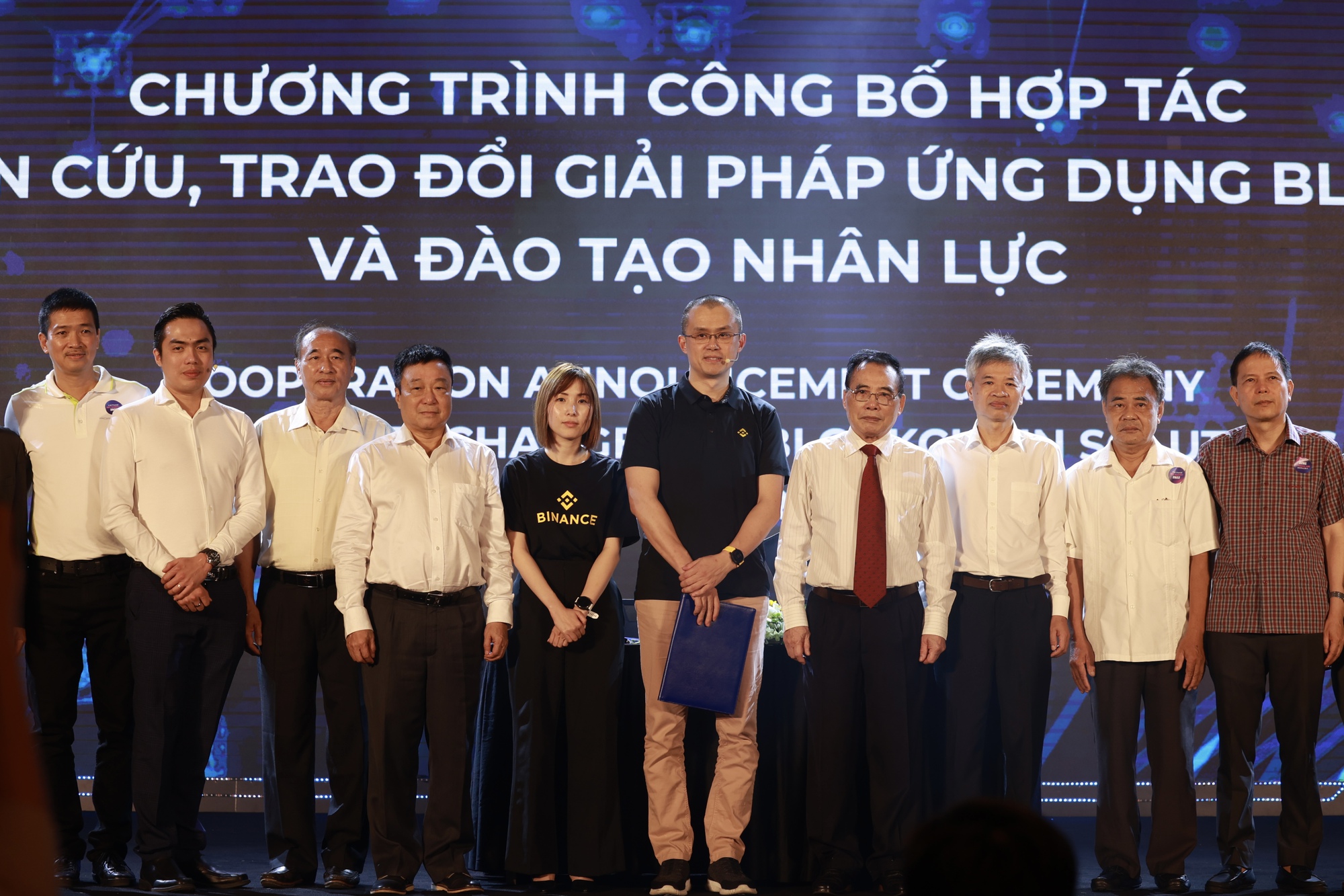 Con đường thành công của CEO Binance, tỷ phú sở hữu tài sản tiền số lớn nhất thế giới mới đến Việt Nam - Ảnh 1.