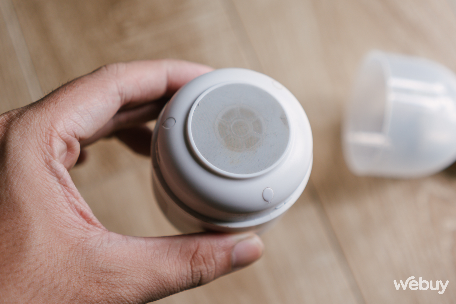 Đ&aacute;nh gi&aacute; m&aacute;y h&uacute;t bụi b&agrave;n mini: M&oacute;n đồ "tối quan trọng" với mọi set-up b&agrave;n? - Ảnh 7.