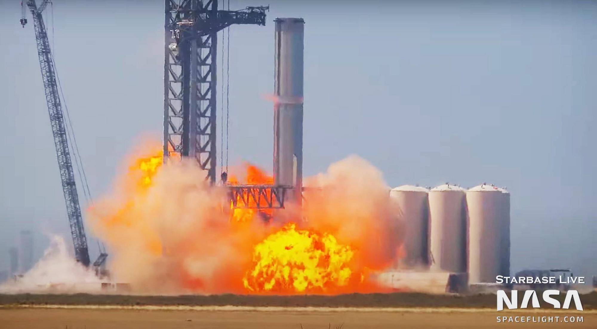 Tên lửa của SpaceX phát nổ trên bệ phóng: Tham vọng của tỷ phú Elon Musk có bị ảnh hưởng? - Ảnh 1.