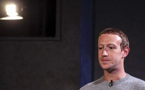 Đế chế bất ổn của Mark Zuckerberg: Không thể kiếm được tiền từ thứ gì khác ngoài quảng cáo, sắp phải bán WhatsApp dù từng mua với giá 'cắt cổ' 19 tỷ USD - Ảnh 1.