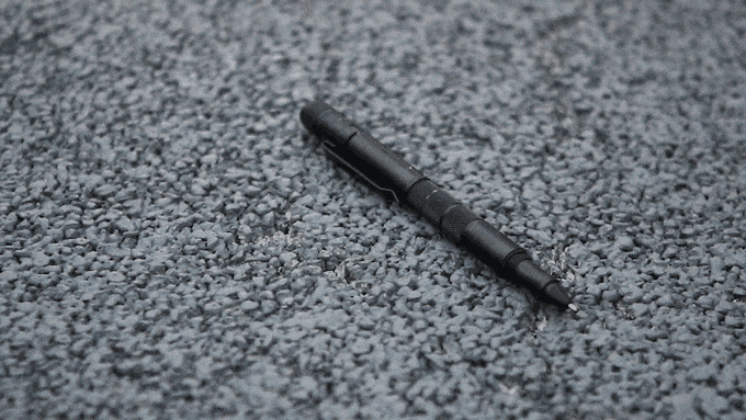 Cái bút đa năng này có cả đèn pin, dao trổ, tua vít và nhiều thứ hay ho khác, giá từ 818k - Ảnh 2.