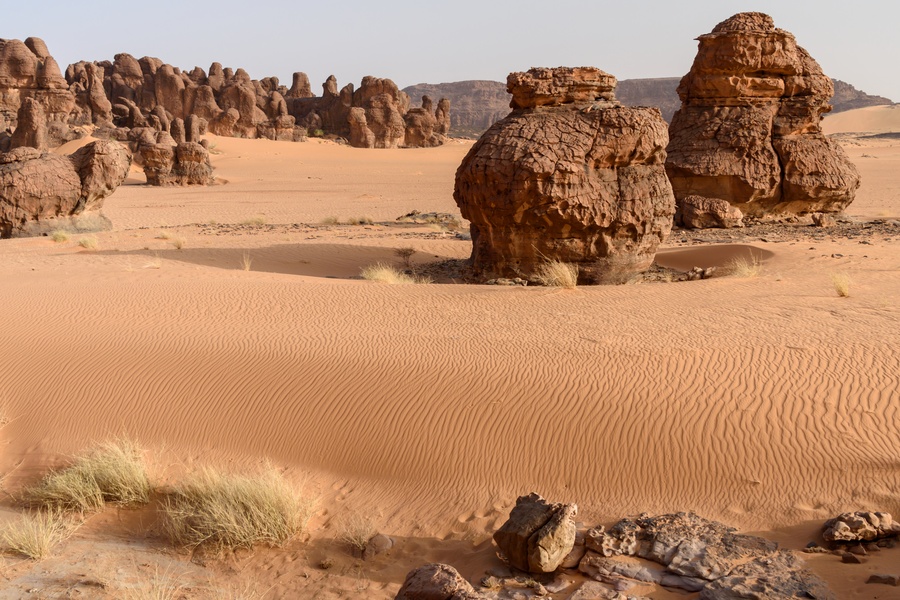 Dùng radar đo độ sâu sa mạc Sahara, các nhà khoa học phát hiện ra thứ khổng lồ bên dưới - Ảnh 6.