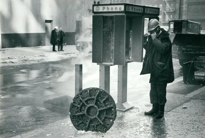 Người dân New York hoài niệm quá khứ khi bốt điện thoại công cộng cuối cùng bị tháo dỡ - Ảnh 19.