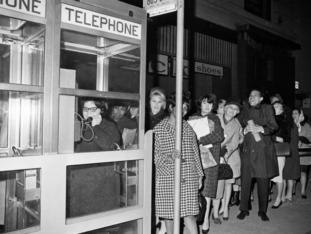 Người dân New York hoài niệm quá khứ khi bốt điện thoại công cộng cuối cùng bị tháo dỡ - Ảnh 3.