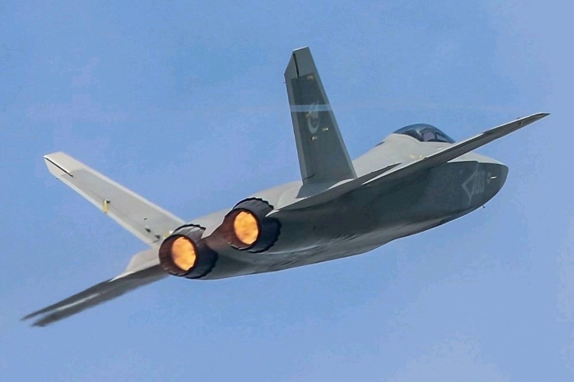 2022 年世界のトップ 10 の最も近代的な戦闘機: 驚きは何ですか?  - 写真4。