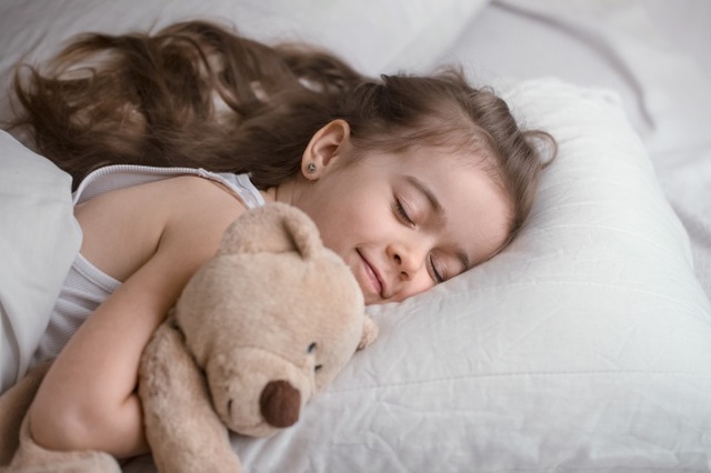 Đại học Y khoa của Mỹ phát hiện: Trẻ ngủ không đủ 9 giờ mỗi đêm sẽ có ít chất xám hơn - Ảnh 2.