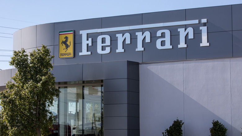Các quy tắc 'bất thành văn' cần tuân thủ khi sở hữu siêu xe Ferrari - Ảnh 1.