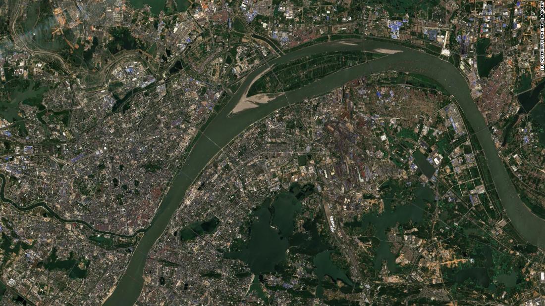 Ảnh từ vệ tinh: Các con sông trên thế giới đang khô cạn vì thời tiết khắc nghiệt - Ảnh 4.