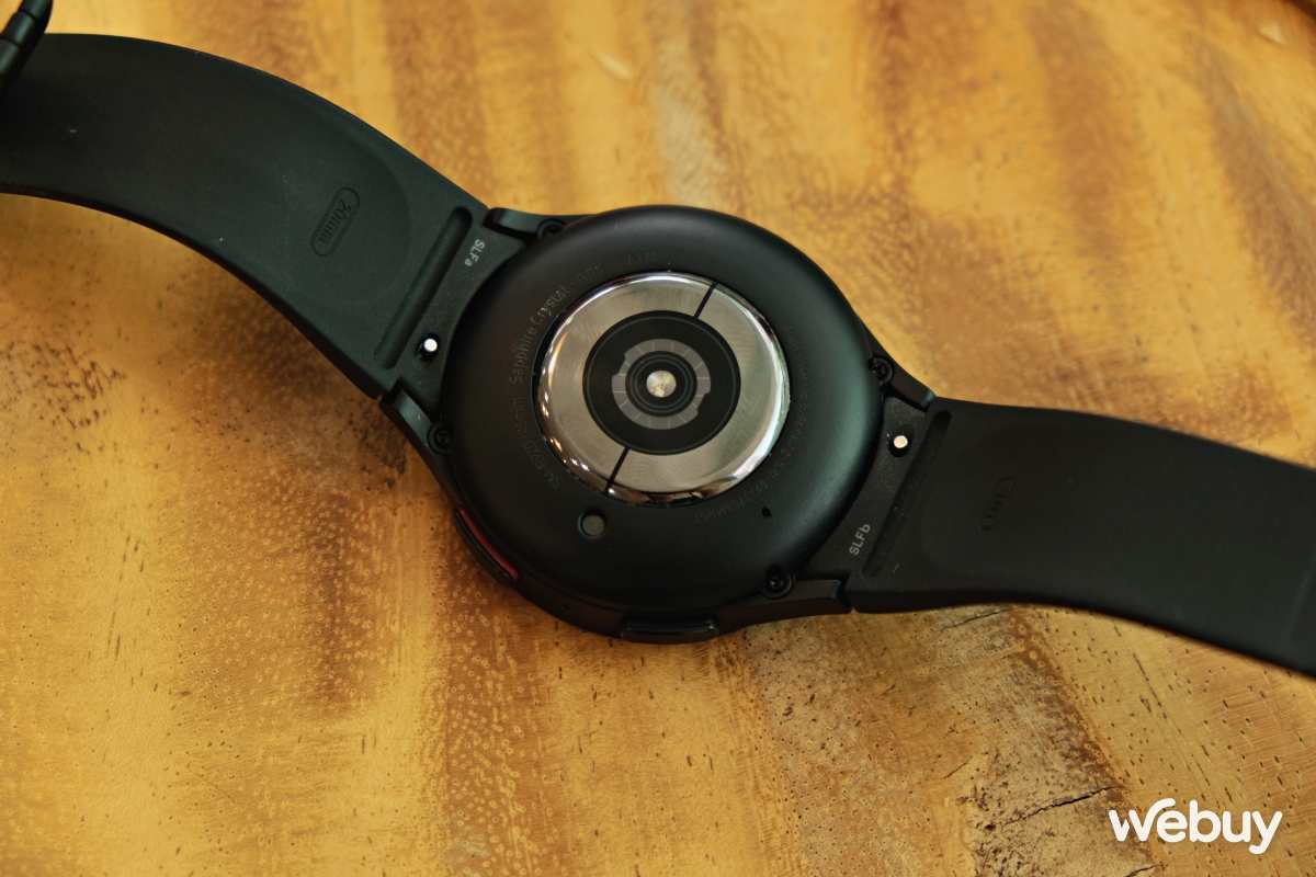Trên tay Galaxy Watch5 Pro: Vỏ titan cứng cáp, kính phủ sapphire, pin 3 ngày và sạc nhanh hơn - Ảnh 4.