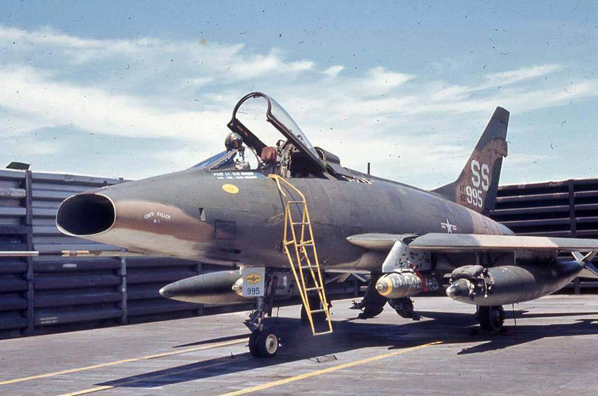 F-100 Super Sabre: Chiến đấu cơ siêu thanh đầu tiên của Mỹ là huyền thoại hay thảm họa? - Ảnh 3.