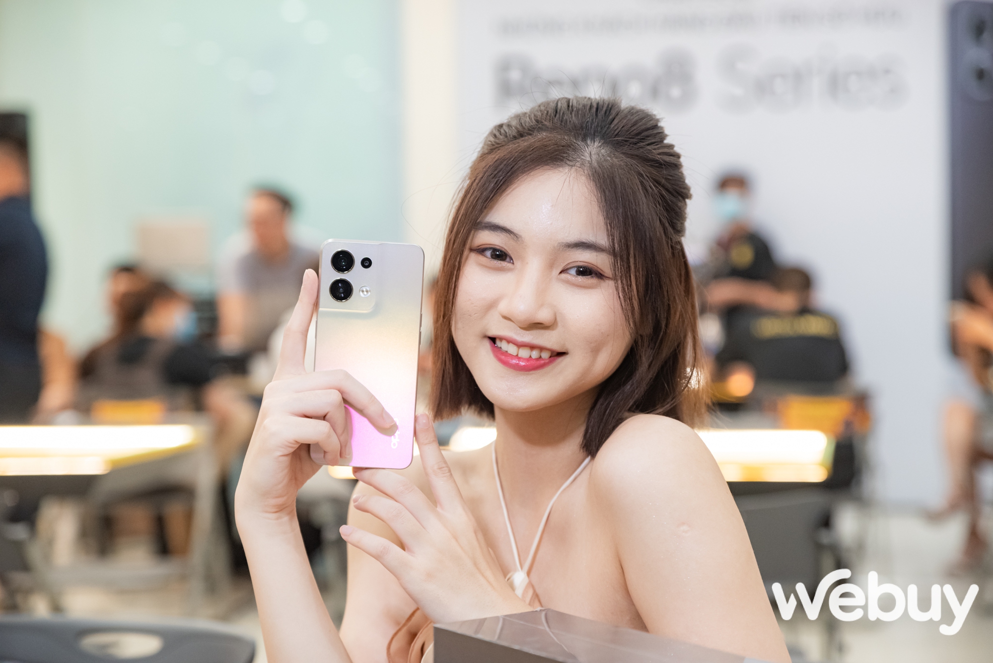 Không khí tưng bừng ngày mở bán OPPO Reno8 Series tại Việt Nam, nhiều khách hàng còn nhận khuyến mãi khủng - Ảnh 7.