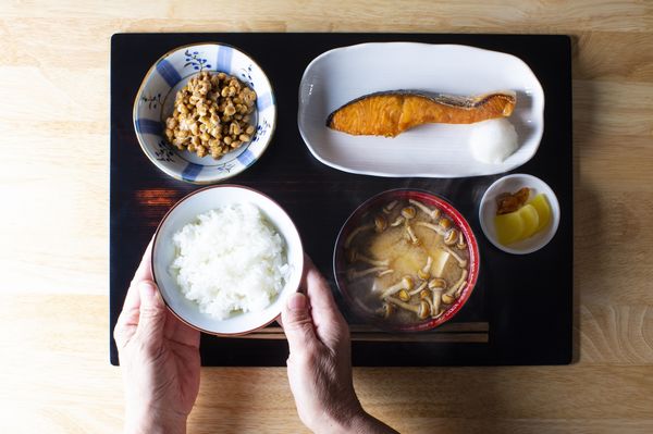 Nhật Bản đau đầu vì người dân chán ăn cơm với cá - Ảnh 3.