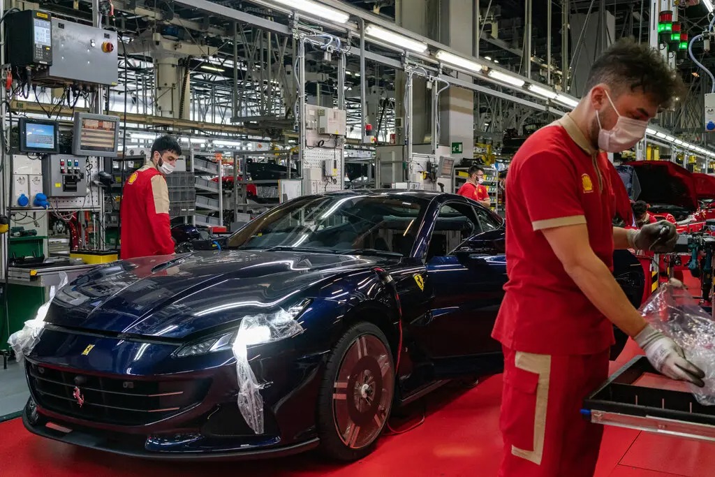 Nỗi khổ không nói thành lời của những Lamborghini, Ferrari - niềm tự hào của ngành công nghiệp ô tô nước Ý trước làn sóng ô tô điện - Ảnh 1.