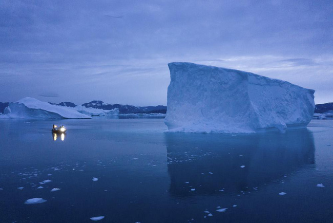 Băng tan ở Greenland có thể làm mực nước biển toàn cầu tăng gần 31 cm - Ảnh 1.