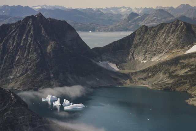 Băng tan ở Greenland có thể làm mực nước biển toàn cầu tăng gần 31 cm - Ảnh 2.