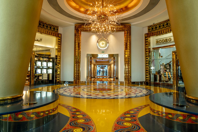 Có gì bên trong khách sạn 7 sao duy nhất trên thế giới xa hoa bậc nhất Dubai? - Ảnh 4.