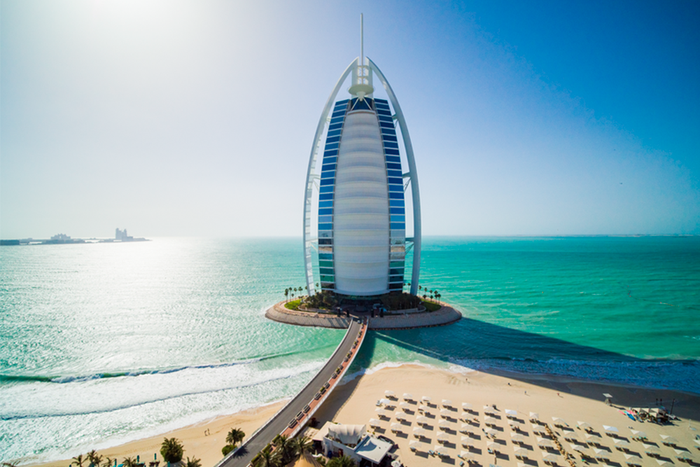 Có gì bên trong khách sạn 7 sao duy nhất trên thế giới xa hoa bậc nhất Dubai? - Ảnh 1.