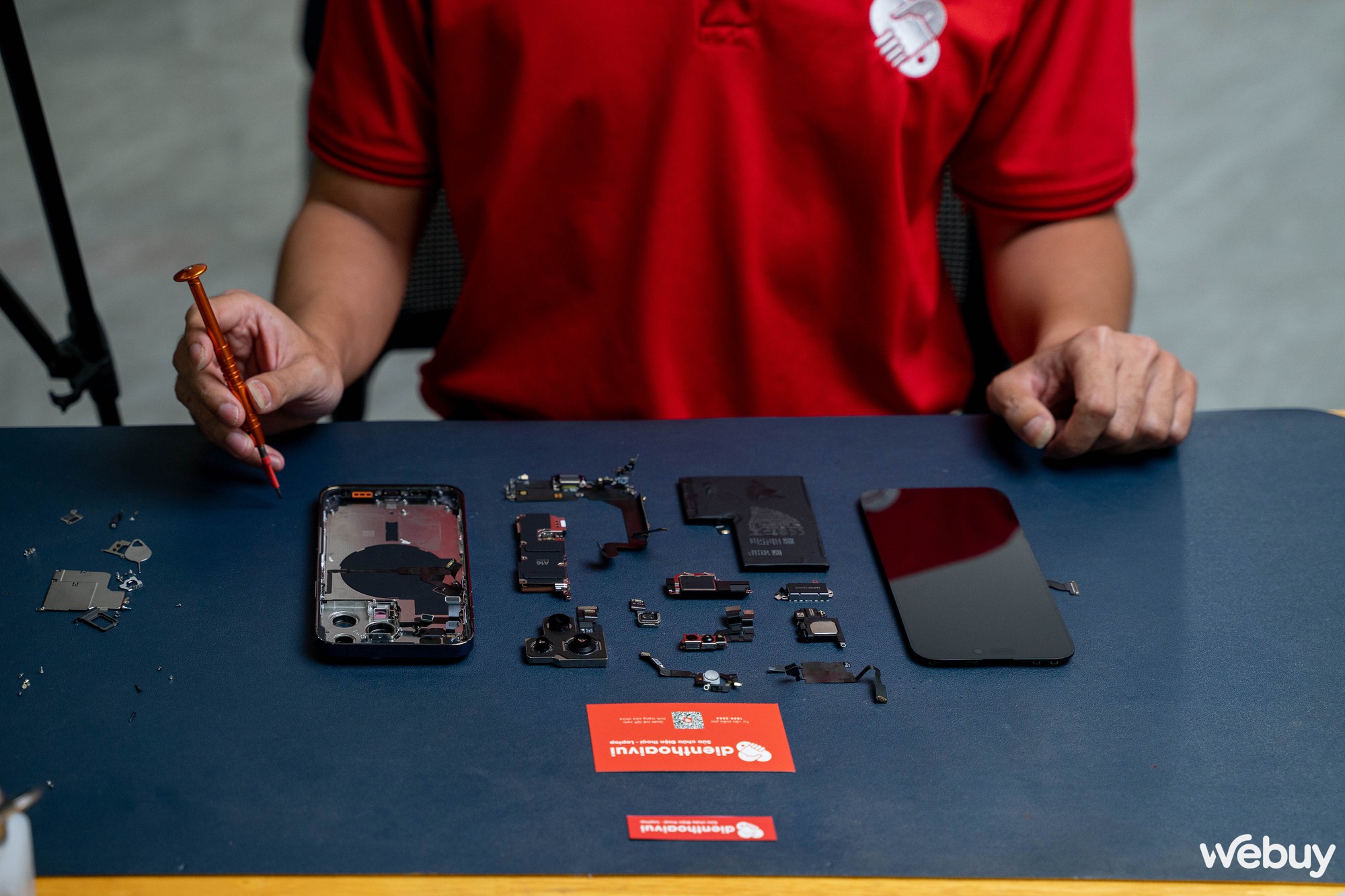 Mổ bụng iPhone 14 Pro Max tại Việt Nam: Smartphone đầu tiên của Apple với màn hình &quot;đục lỗ&quot; - Ảnh 16.
