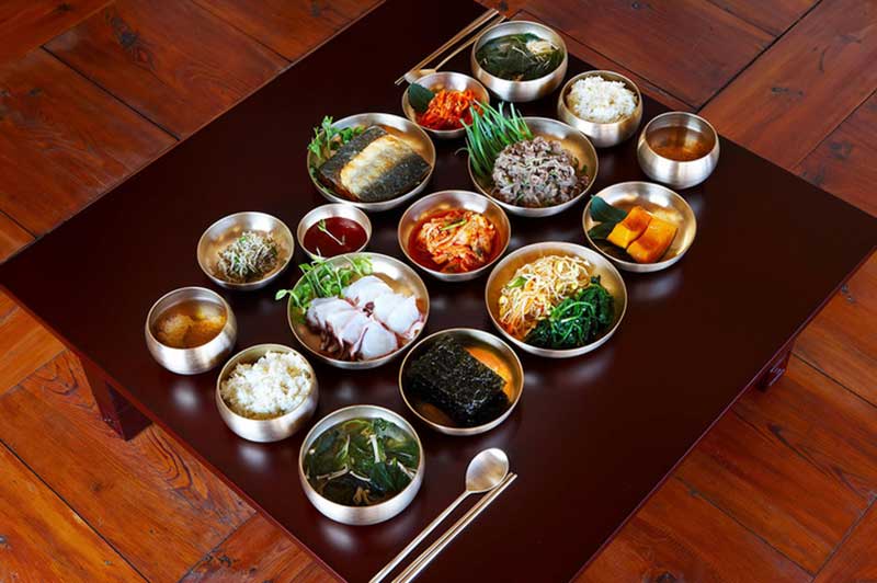 Vì sao đũa kim loại trơn trượt, khó gắp thức ăn nhưng người Hàn lại ưa chuộng dùng suốt hàng thế kỷ? - Ảnh 5.