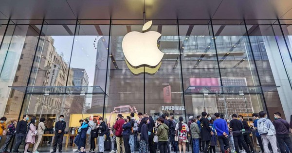 Đám đông xếp hàng dài mua iPhone dần biến mất, liệu sản phẩm của Apple có đang trở nên kém hấp dẫn? - Ảnh 1.