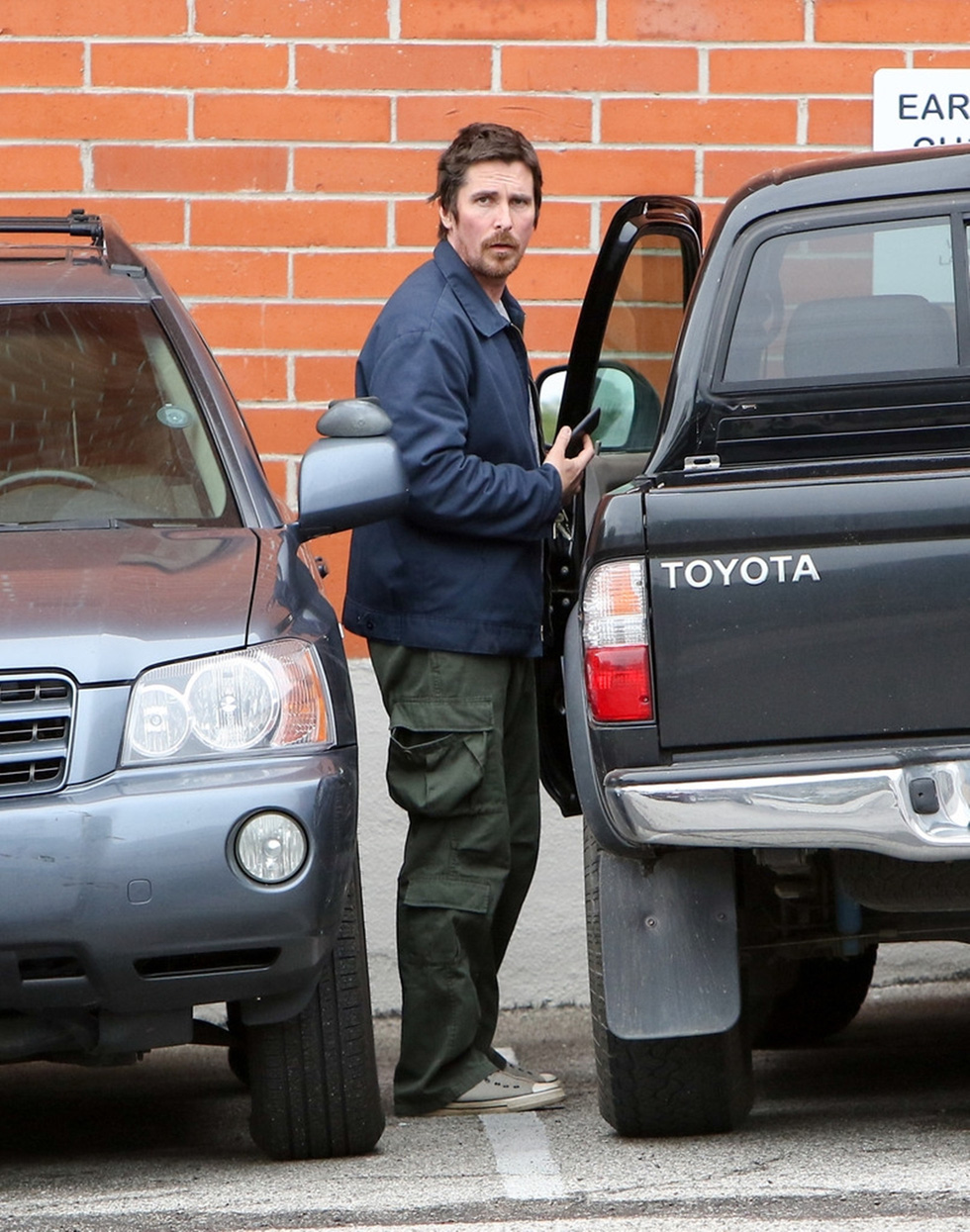 Vì sao ‘Người Dơi' Christian Bale có 120 triệu USD nhưng chỉ lái xe Toyota cũ thay vì Ferrari? - Ảnh 5.