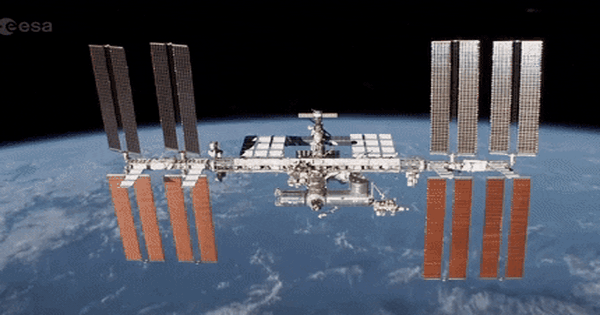 Cách xa 400 km, phi hành gia trên trạm ISS gửi về 1 ảnh lạ: Vì sao nhiều người sửng sốt? - Ảnh 1.