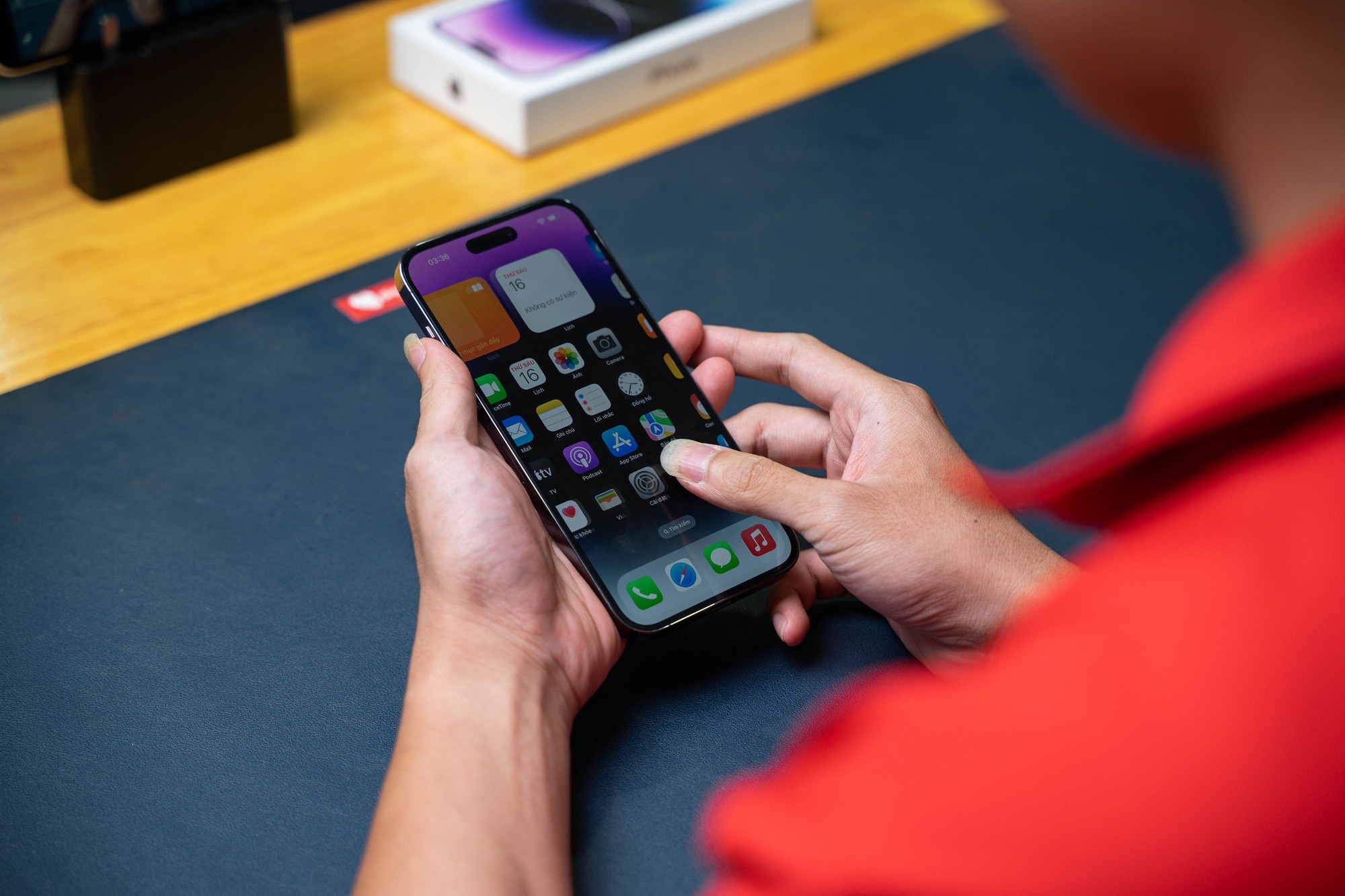Tháo tung iPhone 14 Pro Max phát hiện chi tiết dễ gặp lỗi và thông số Apple chưa công bố - Ảnh 1.