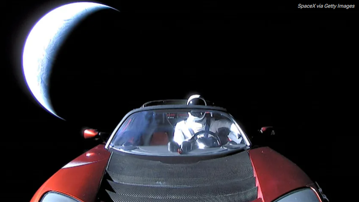 Sau 4 năm được Elon Musk gửi vào vũ trụ, số phận chiếc Tesla Roadster 100.000 USD giờ ra sao? - Ảnh 2.