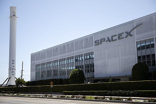 Giới đầu tư 'khát' cổ phiếu của startup giá trị nhất nước Mỹ SpaceX - Ảnh 3.