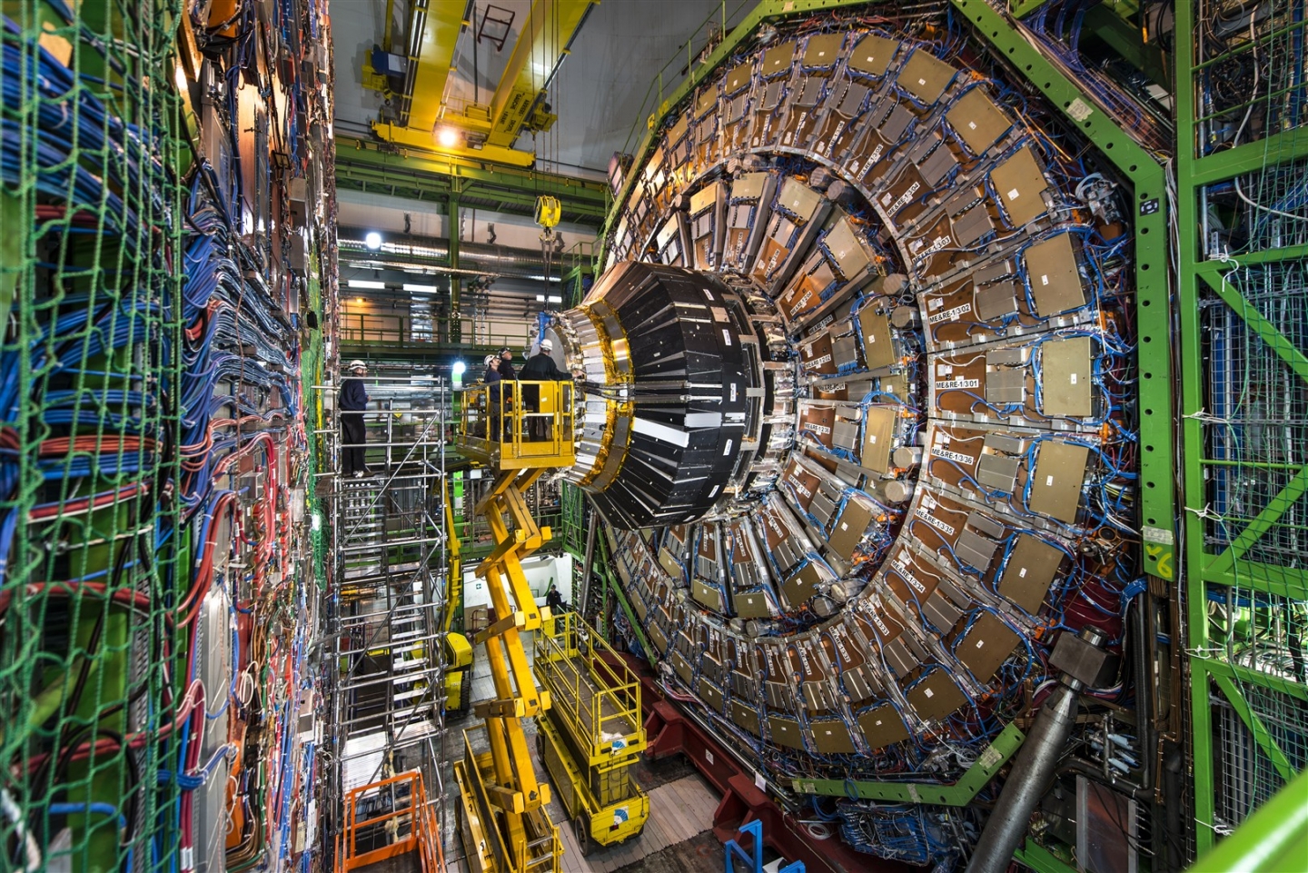 Máy gia tốc hạt lớn nhất thế giới có thể dừng hoạt động vì thiếu điện - Ảnh 3.