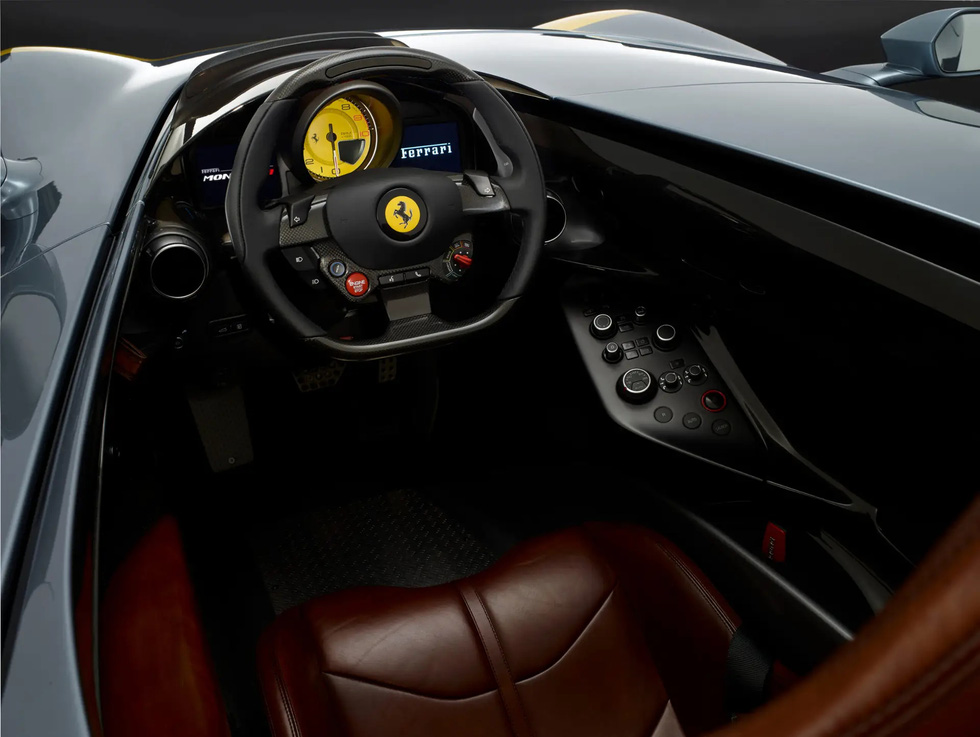 Tỉ phú rởm dùng siêu xe Ferrari lừa đảo những người giàu hàng triệu USD như thế nào - Ảnh 9.