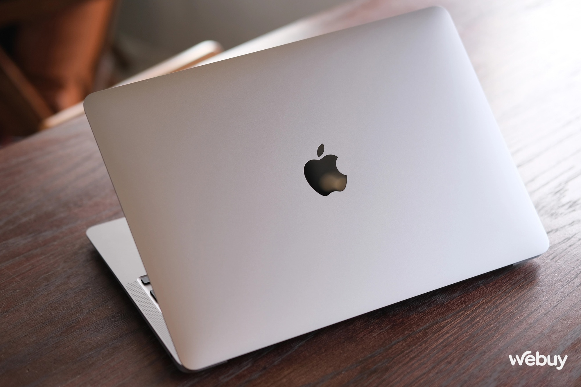 MacBook Air M1 &quot;sập giá&quot; dịp cuối năm - Ảnh 2.