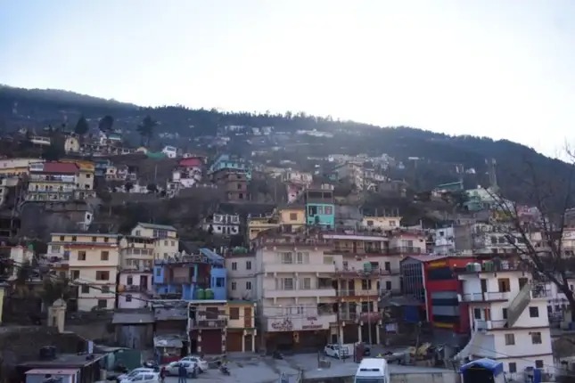 Tại sao một thành phố trên dãy Himalaya lại đang chìm xuống - Ảnh 2.