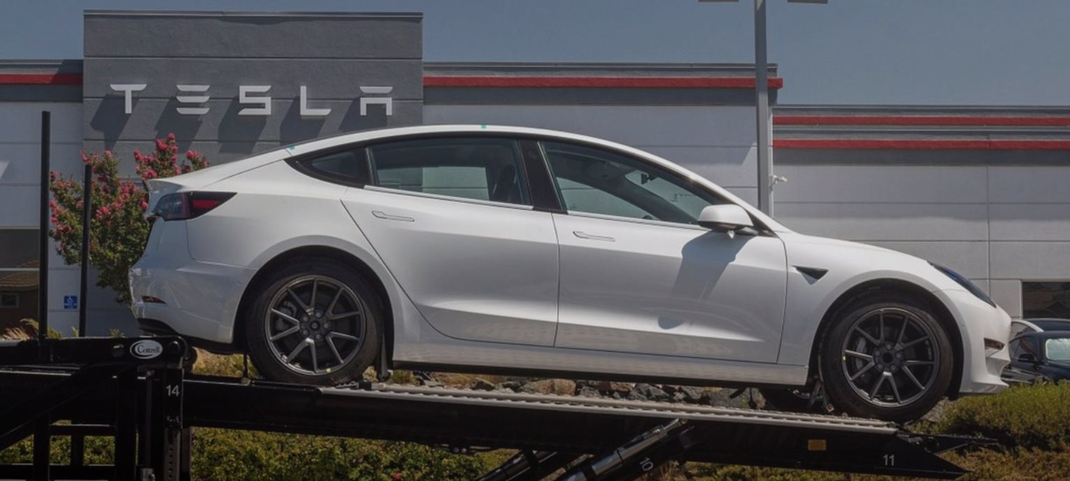 Tesla của Elon Musk đang suy sụp: Từ người tiên phong thành kẻ già nua, 3 năm không ra mắt được mẫu xe mới nào, nhà đầu tư tức giận, khách hàng chán nản - Ảnh 1.