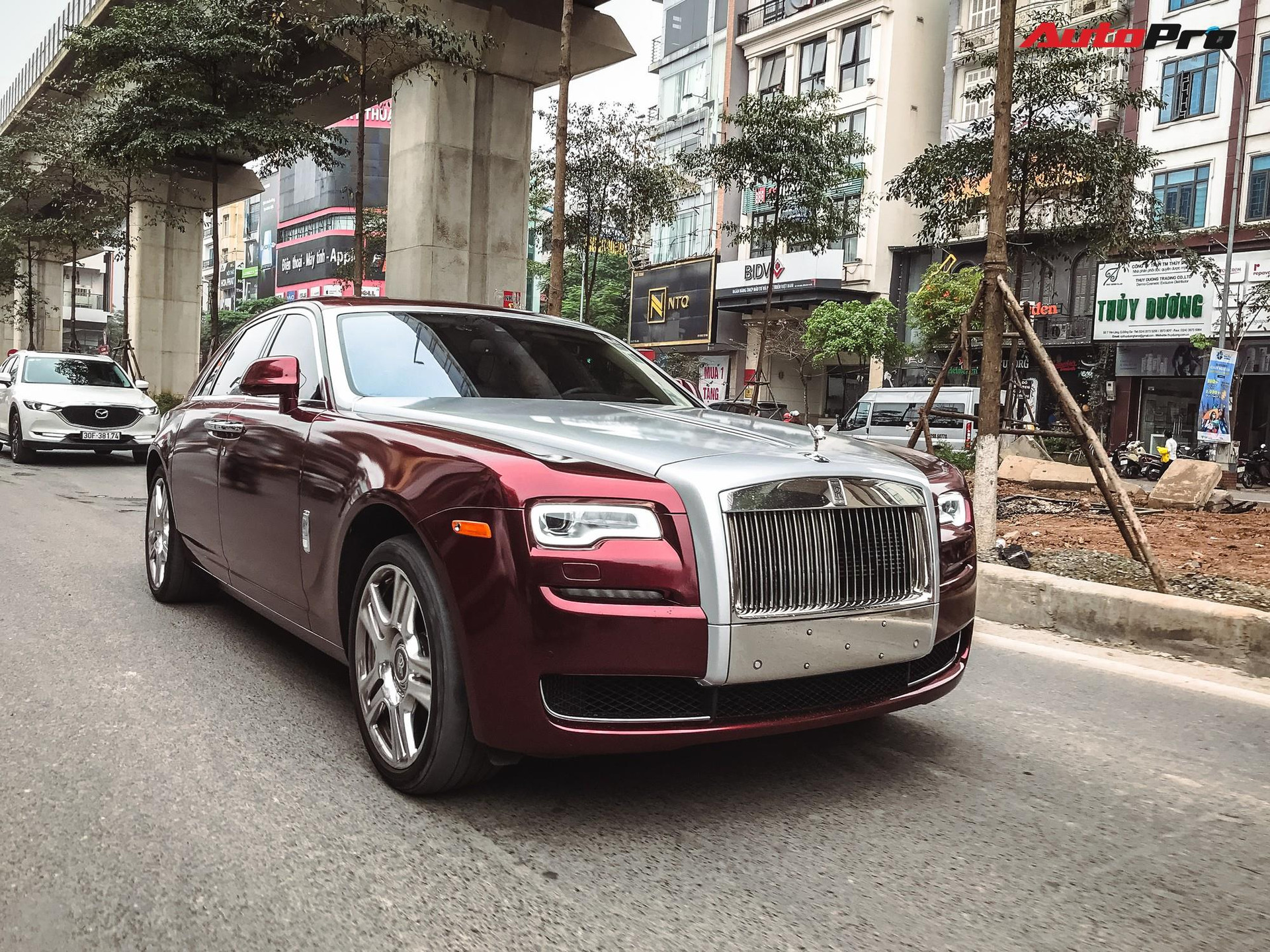 Red on Red Extremely Stylish Rolls Royce Wraith Boasting Painted Grille   CARiDcom Gallery
