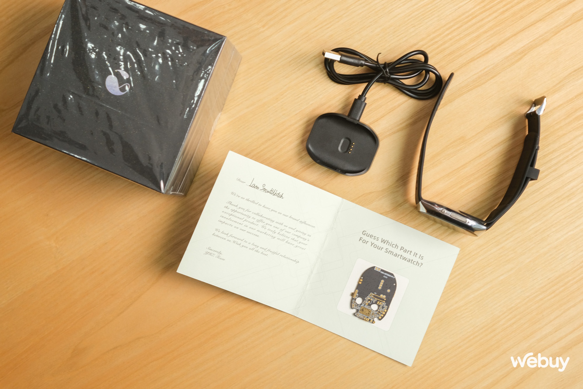Smartwatch này có khả năng đo huyết áp bằng túi khí với độ chính xác cao, giá gần 5 triệu đồng - Ảnh 1.