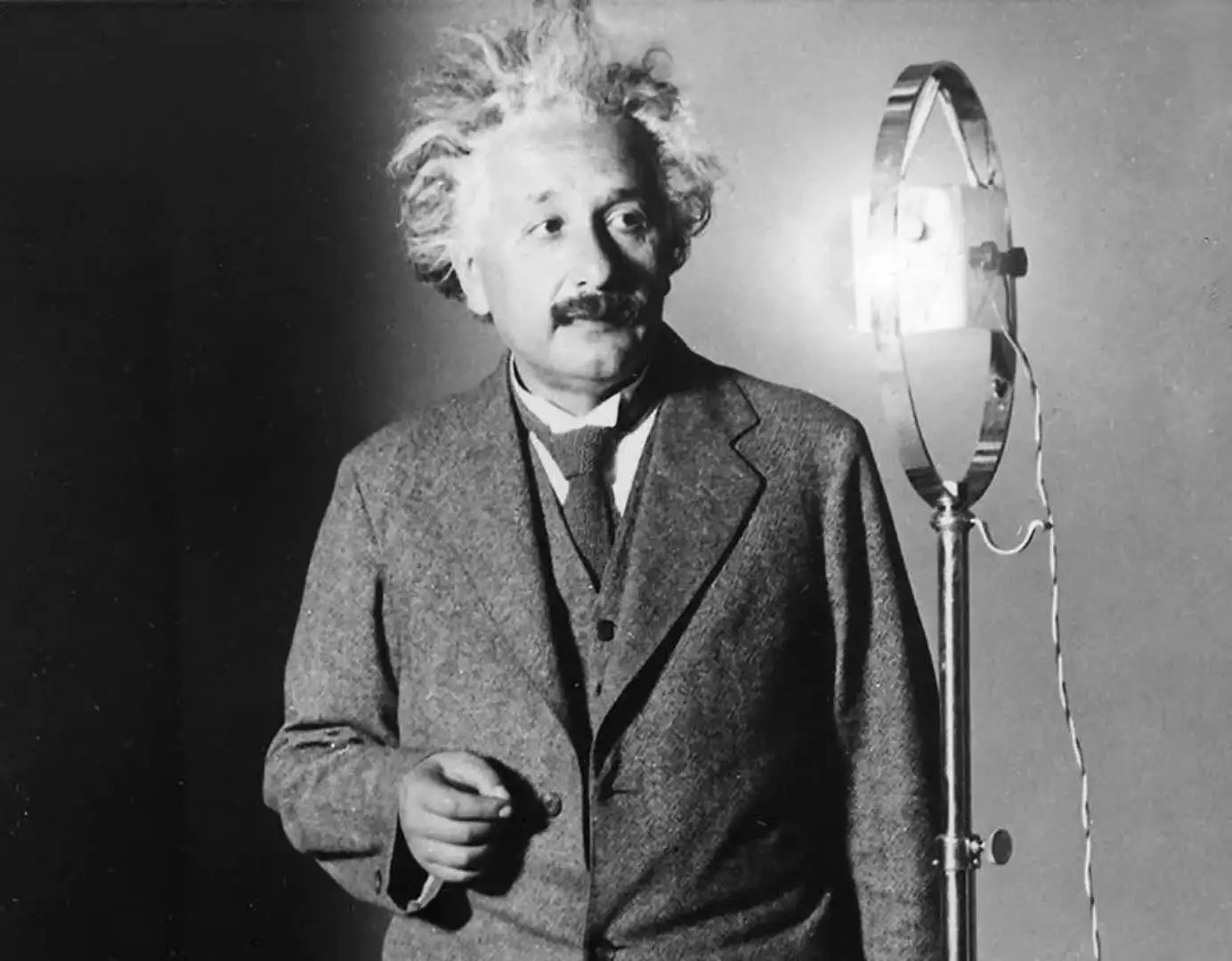 Известные открытия физиков. Эйнштейн 1916.
