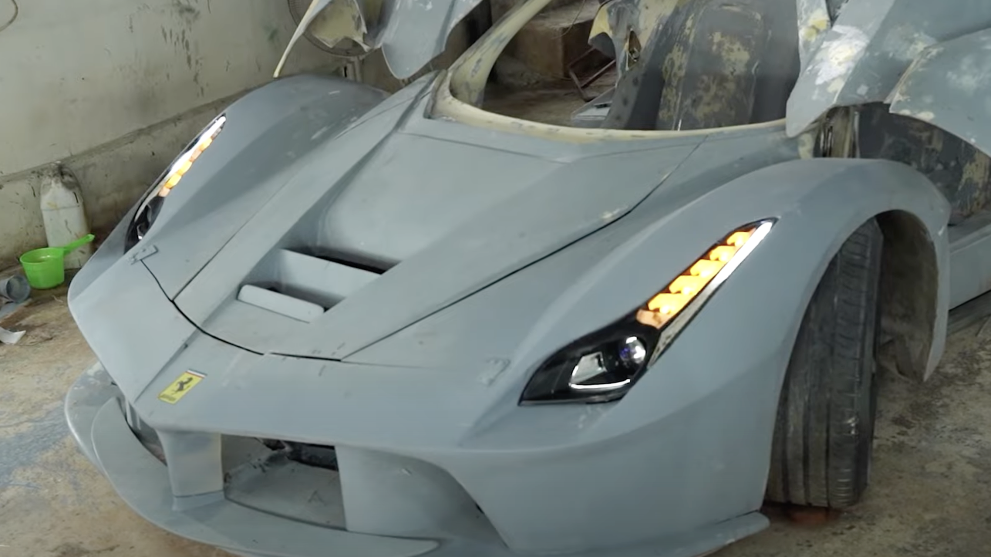 Nhóm bạn trẻ Quảng Ninh mô phỏng Ferrari LaFerrari triệu đô đón Tết: Tốn 250 ngày, làm cửa cánh chim như thật - Ảnh 8.