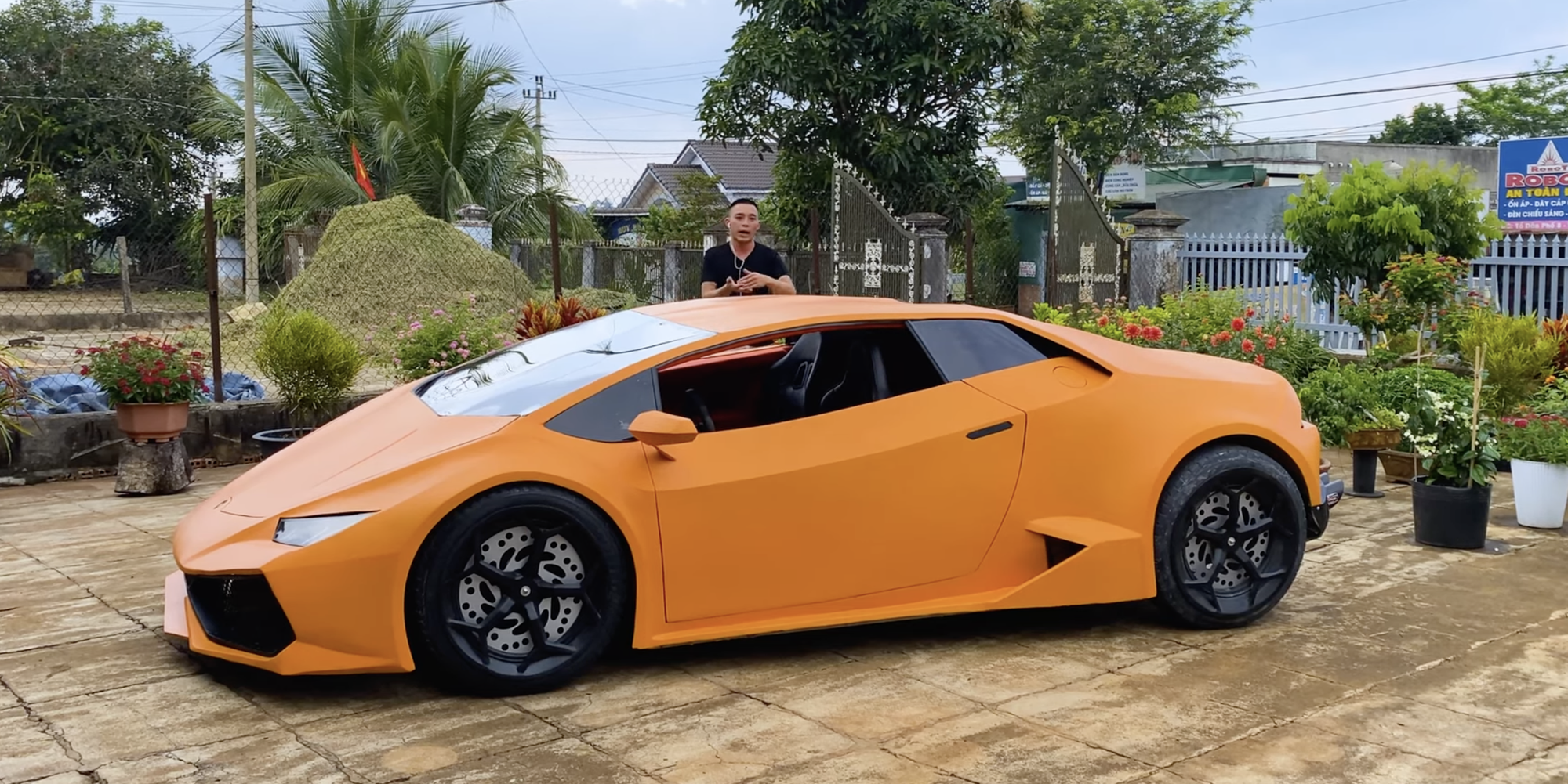 Đôi bạn Tây Nguyên tự chế Lamborghini Huracan khiến cộng đồng quốc tế trầm  trồ: 'Năm tới sẽ chuyển mình để độc lạ nhất Việt Nam'