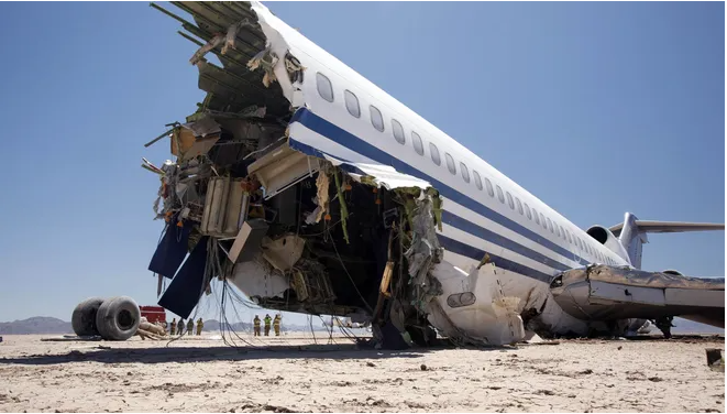 Thử nghiệm độc lạ: Cố ý cho rơi máy bay chở khách xuống đất để thử độ an toàn - Ảnh 3.