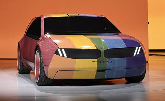 [CES 2023] BMW hé lộ concept xe điện của tương lai: Biết thể hiện cảm xúc, có thể đổi sang 32 màu khác nhau - Ảnh 2.