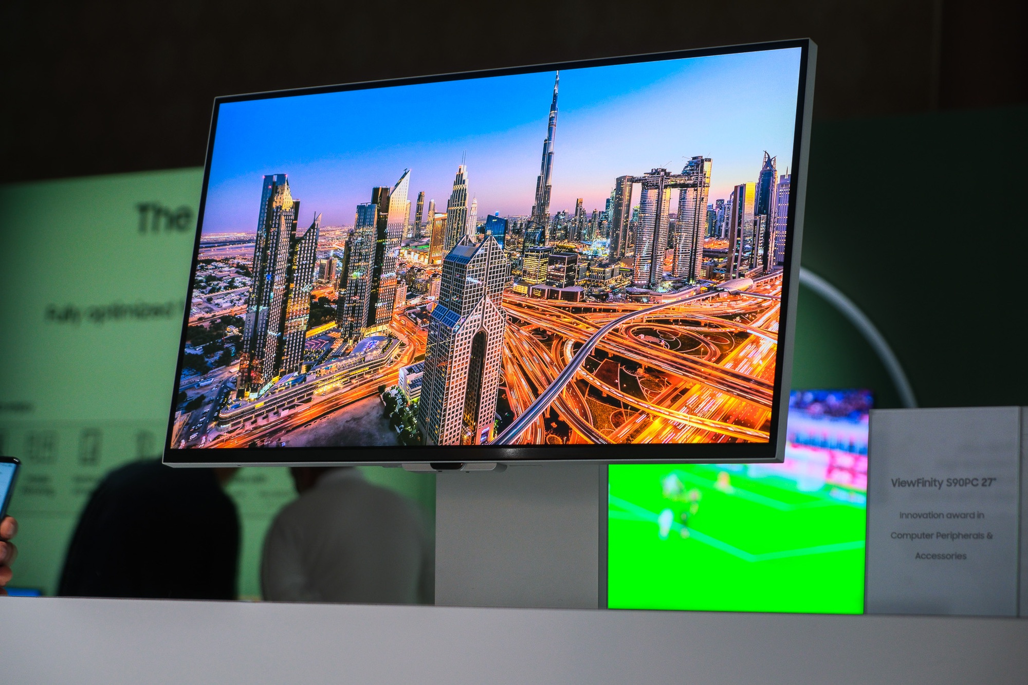 Apple Studio Display &quot;lép vế&quot; trước màn hình 5K mới ra mắt của Samsung - Ảnh 6.