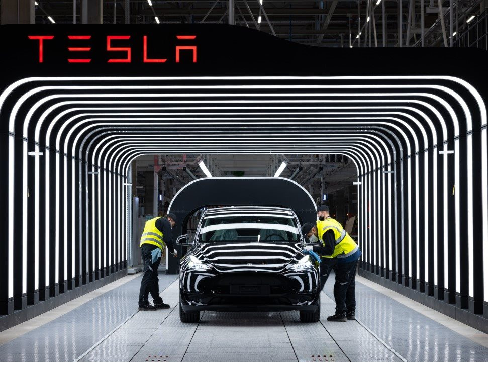  Đừng đùa với Elon Musk: Tesla dẫn đầu tỷ suất lợi nhuận gộp toàn ngành, mặc dư luận dẫn dắt vẫn sở hữu vị thế ‘khủng’, chuẩn bị vươn lên từ ‘tàn tro’ - Ảnh 3.